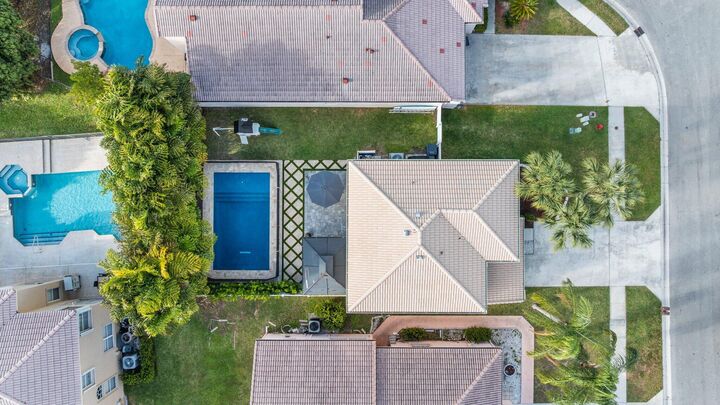 Property Photo:  6939 Dawntree Court  FL 33467 