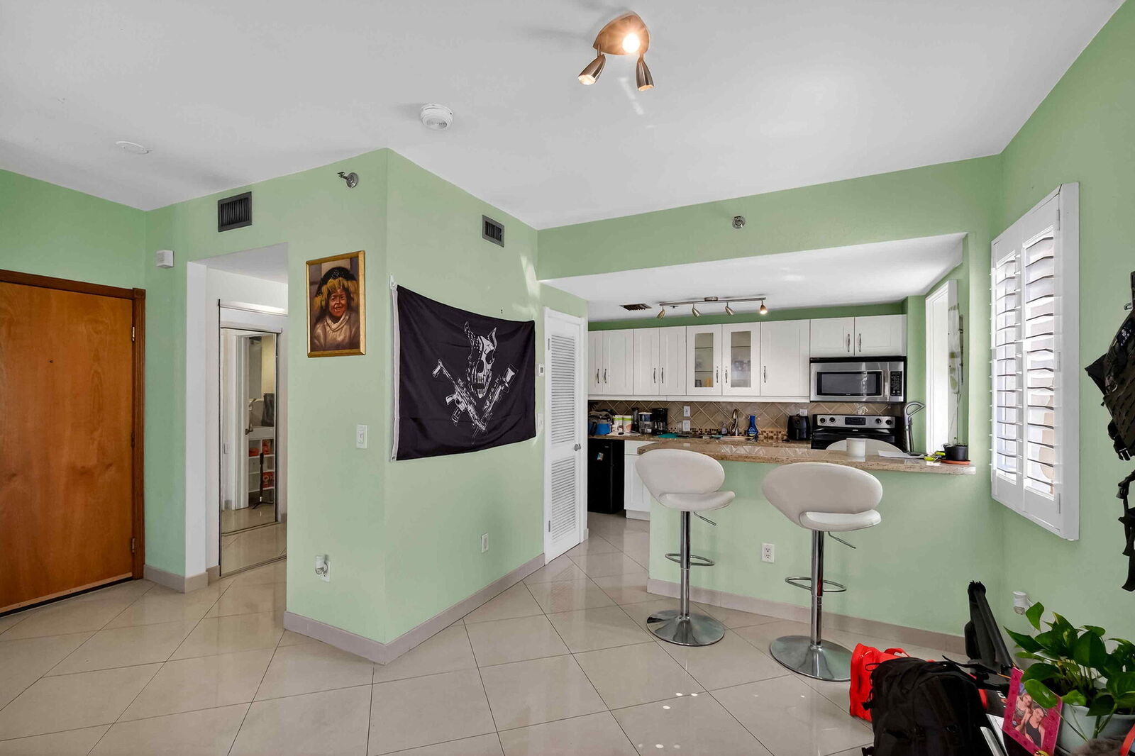 Property Photo:  802 Euclid Avenue 104  FL 33139 