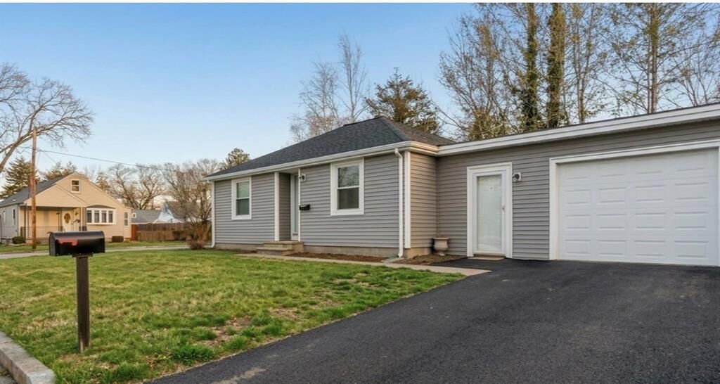 Property Photo:  6 Seneca Street  RI 02886 