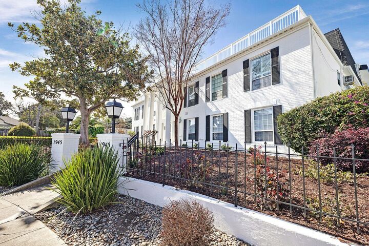 Property Photo: 1945 Mount Vernon Court 3 CA 94040