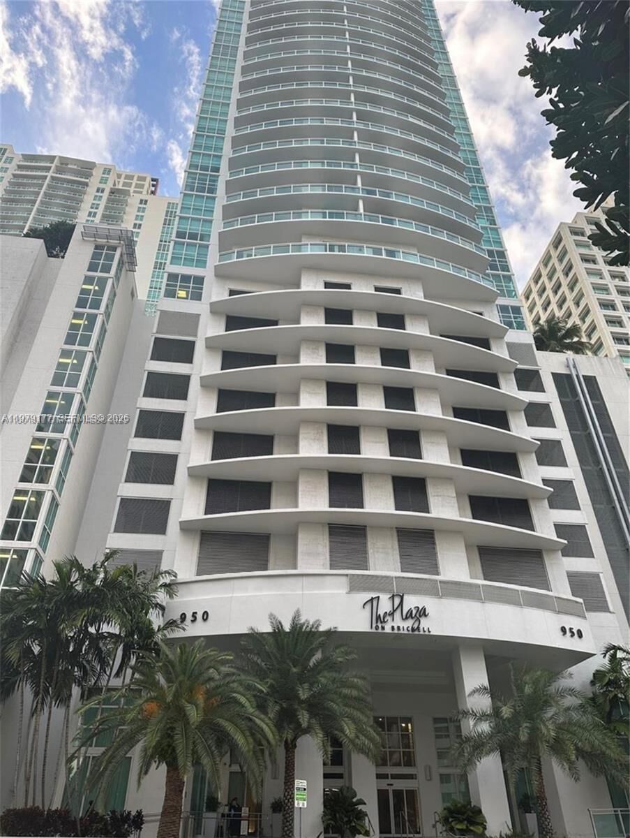 Property Photo:  950 Brickell Bay Dr 301  FL 33131 