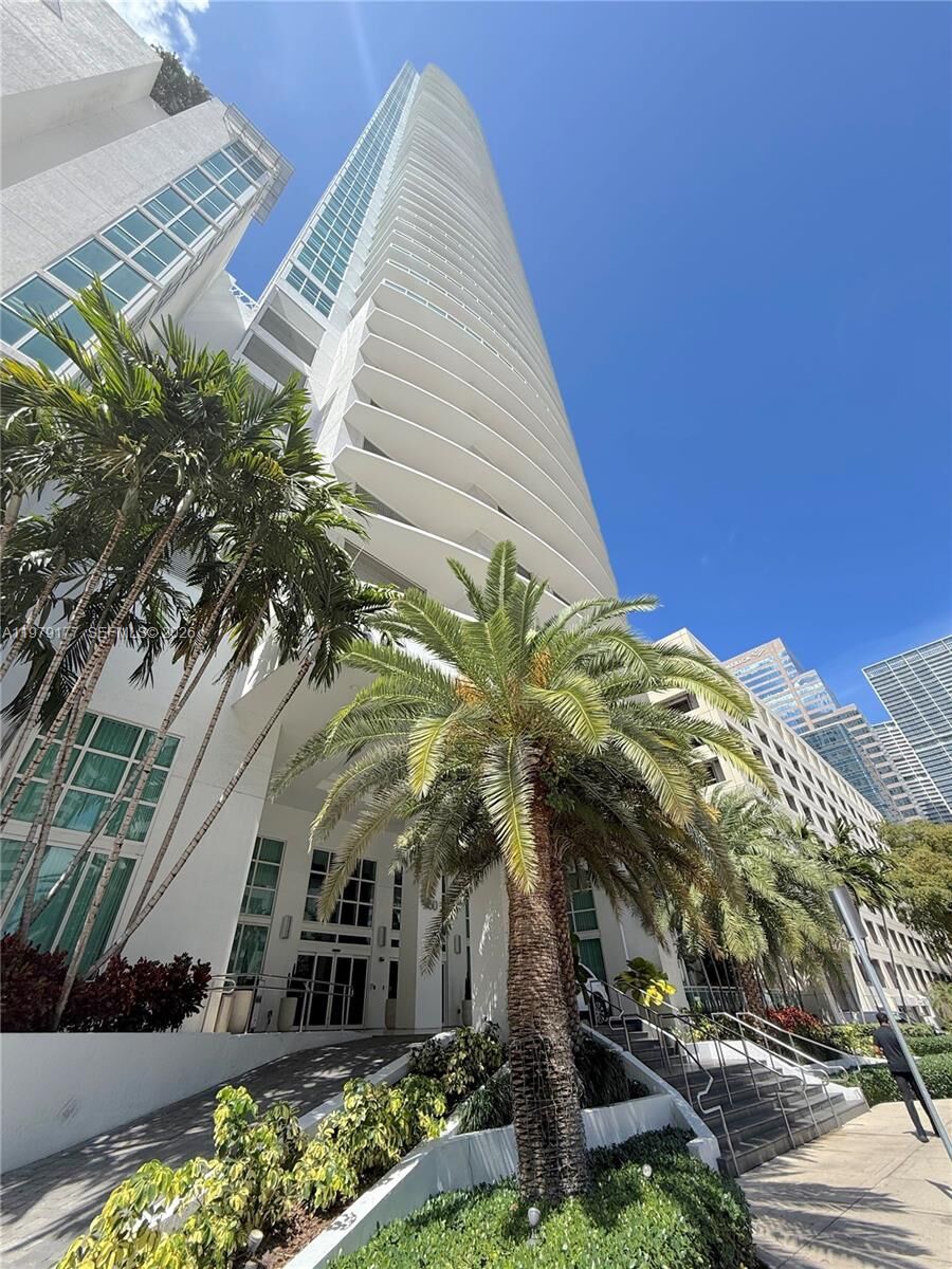 Property Photo:  950 Brickell Bay Dr 301  FL 33131 