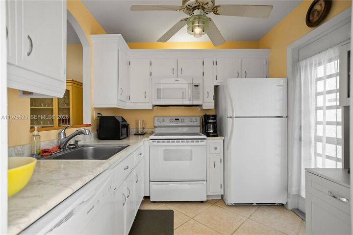 Property Photo:  4411 NW 16th St F201  FL 33313 