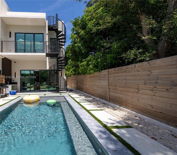 Property Photo:  8850 NE 8th Ct 8850  FL 33138 