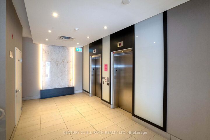 Property Photo:  15277 Yonge Street S 313  ON L4G 1Y3 