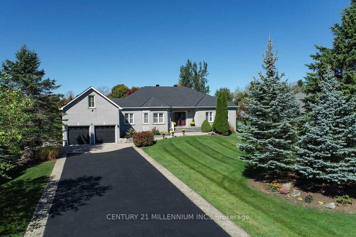 Property Photo:  8 Castlewood Court  ON L7K 0C1 