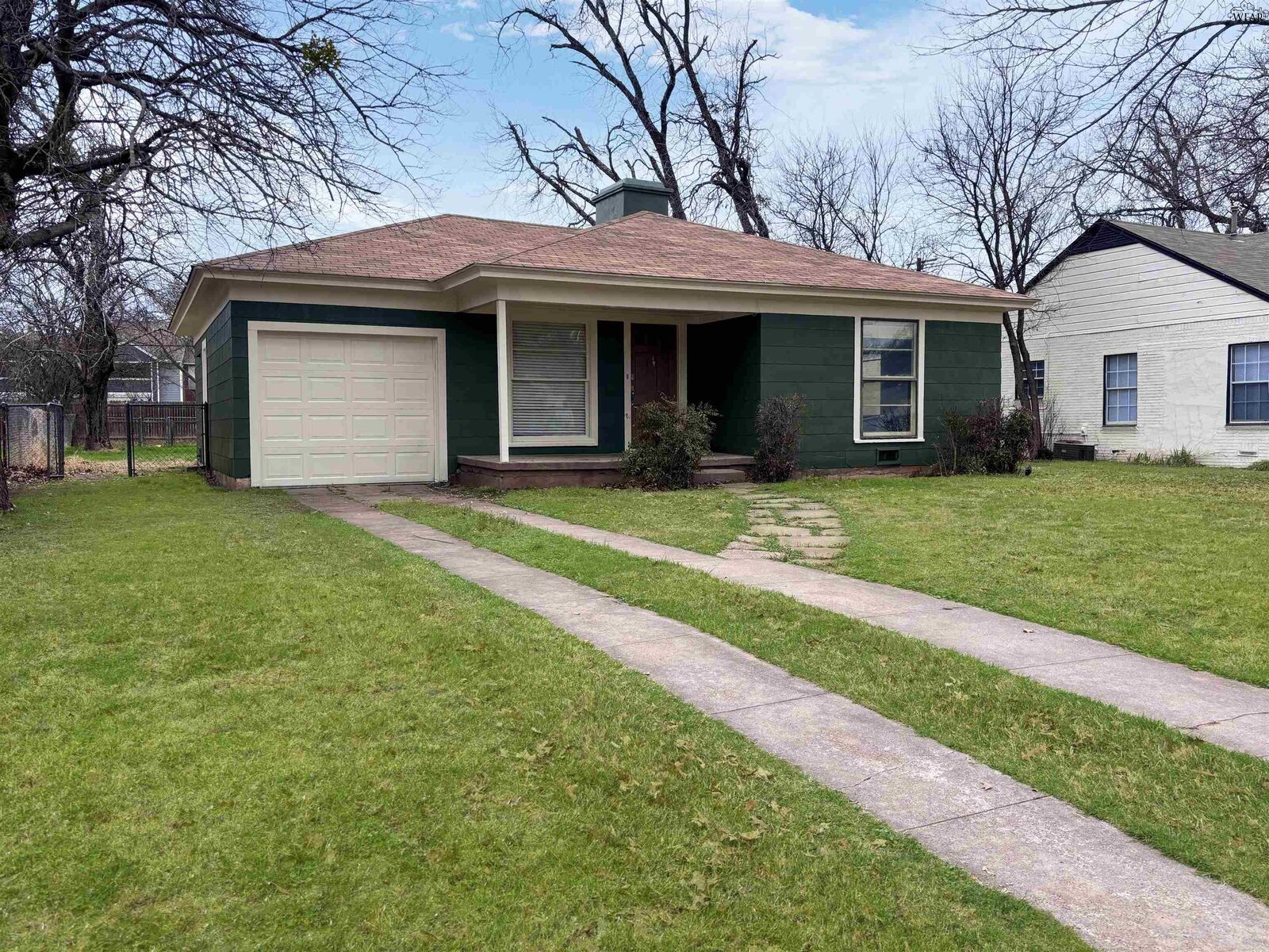 Property Photo: 2214 Piedmont Place TX 76308