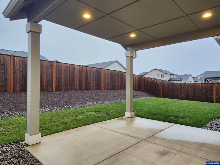 Property Photo: 2798 Essex Av NW OR 97321