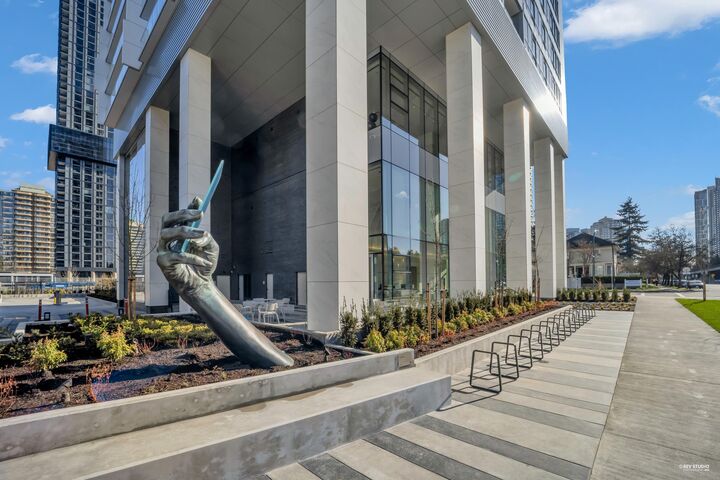 Property Photo: 6087 Wilson Avenue 1702 BC V5H 0M1