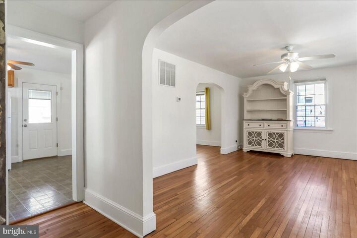 Property Photo:  1114 W Washington Street  MD 21740 