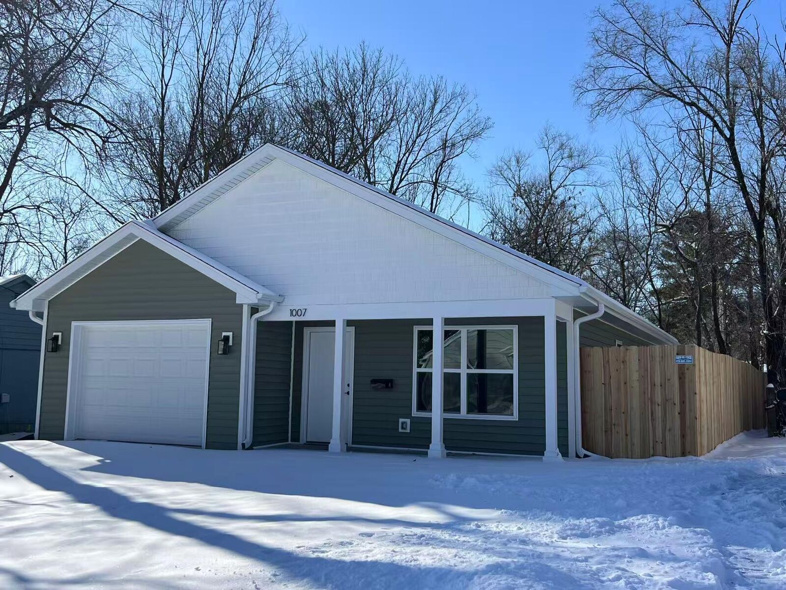 Property Photo:  1007 Jefferson St  MO 65203 