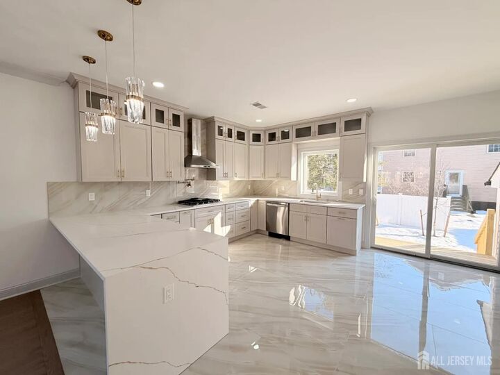 Property Photo:  46 Foyer Street  NJ 08817 