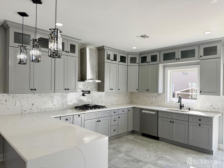 Property Photo:  40 Foyer Street  NJ 08817 