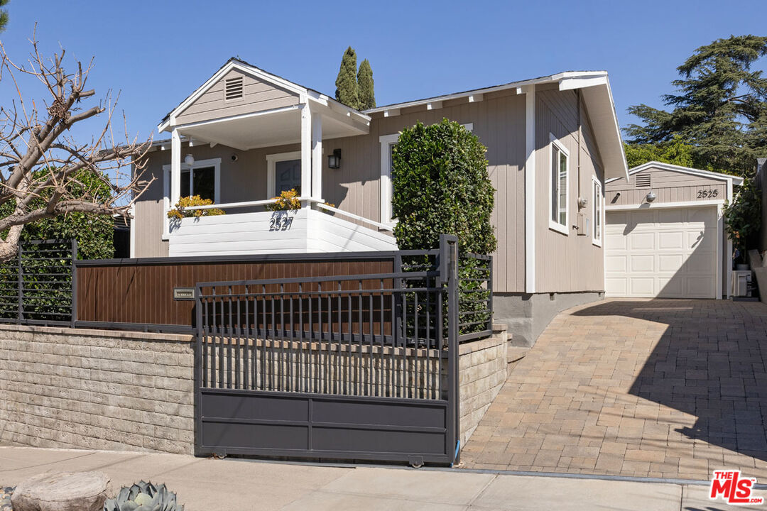 Property Photo:  2527 Arthur St  CA 90065 