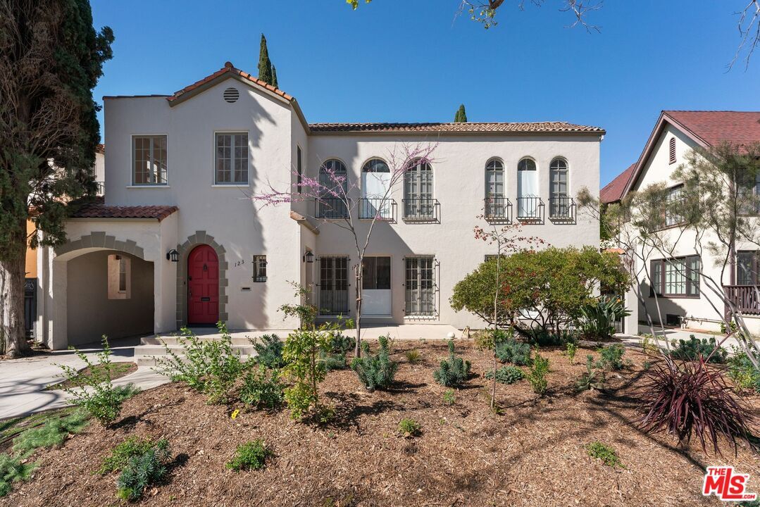 Property Photo:  123 N Orange Dr  CA 90036 