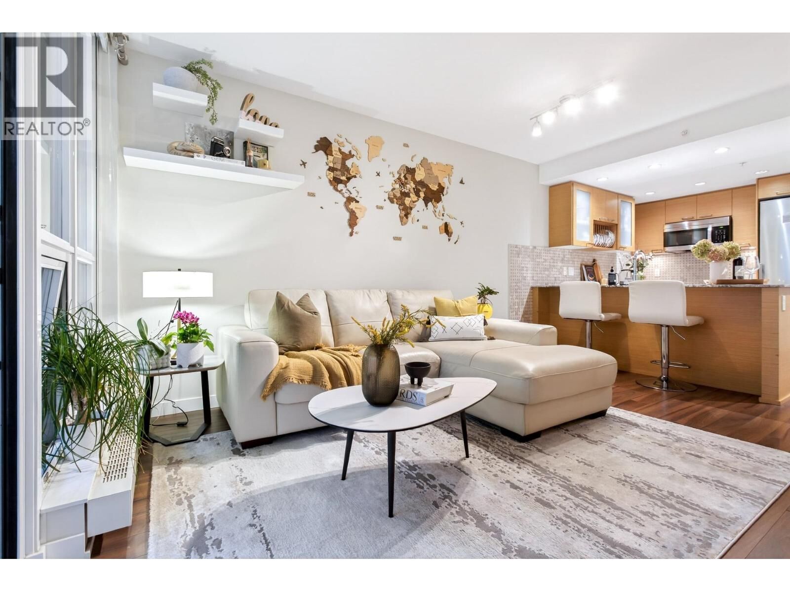 Photo de la propriété:  135 East 17th Street 413  BC V7L 0C4 