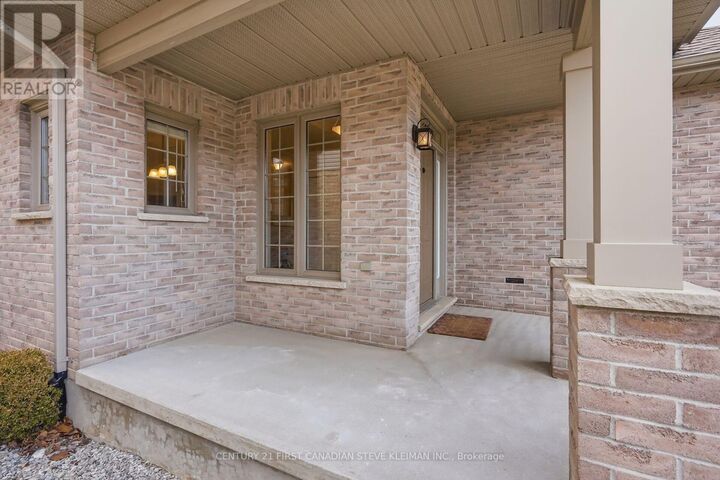 Photo de la propriété: 879 Garibaldi Avenue ON N5X 4J6