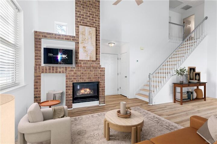 Property Photo:  1222 W Oaks Way  GA 30188 