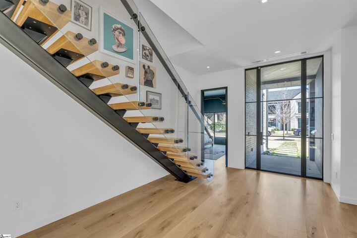 Property Photo: 32 Gardenview Avenue SC 29601