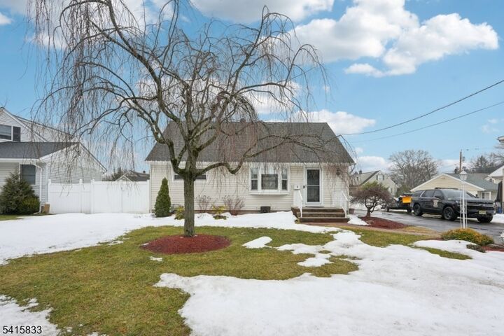 Property Photo:  2 White Oak Ln  NJ 07470 