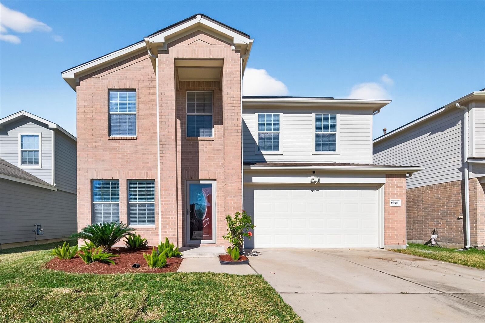 Property Photo: 1918 Skipwood Drive TX 77489