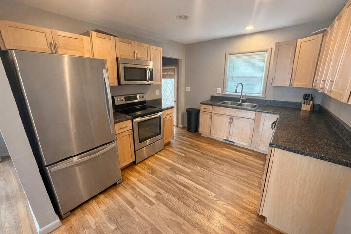 Property Photo:  1713 56th Street  IA 50310 