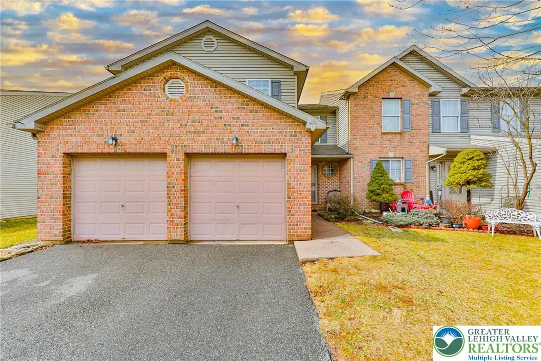 Property Photo:  2565 Penns Ridge Boulevard  PA 18040 