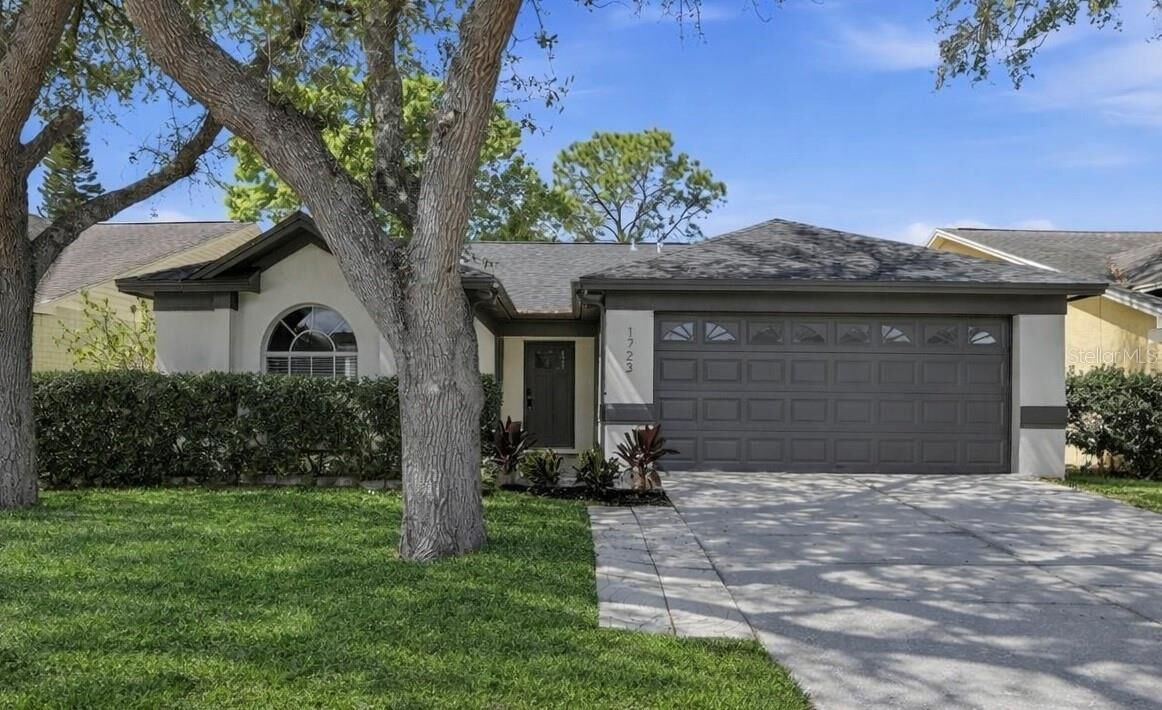 Property Photo:  1723 Elk Spring Drive  FL 33511 