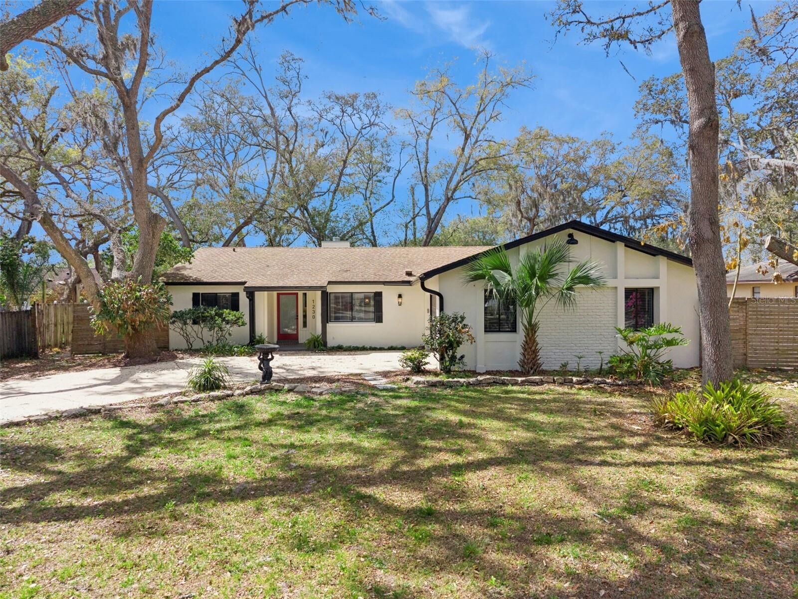 Property Photo: 1230 Hollyridge Trail FL 32751