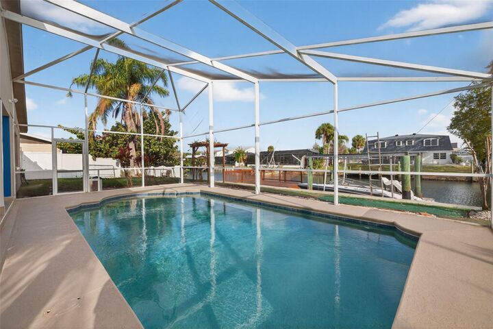Property Photo:  8711 Bay Crest Lane  FL 33615 
