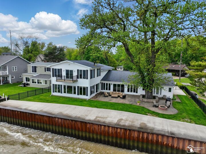 Property Photo:  13542 Venetian Drive  MI 48161 