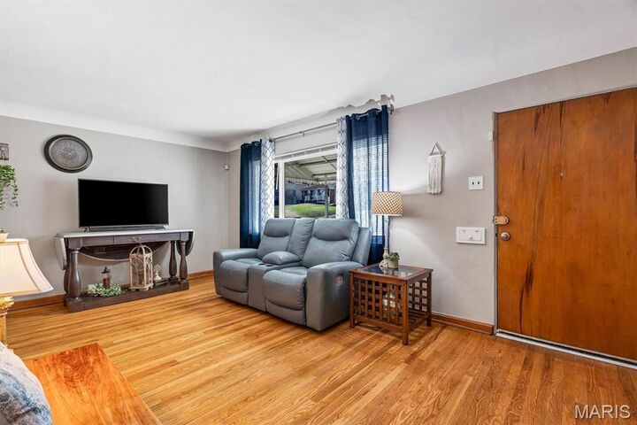 Property Photo: 4527 Seibert Avenue MO 63123