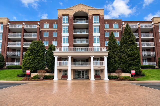 Property Photo:  7081 W Touhy Avenue 410  IL 60714 