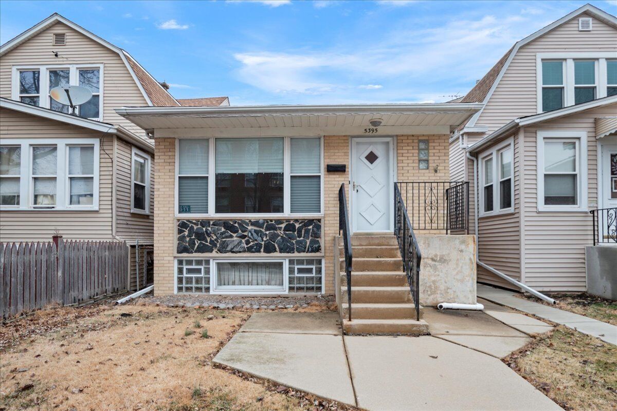 Property Photo:  5395 N Northwest Highway  IL 60630 