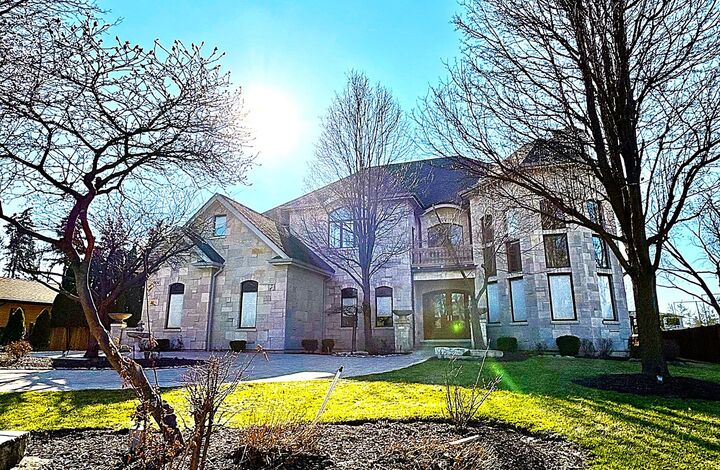 Property Photo:  904 S Edgewood Lane  IL 60056 