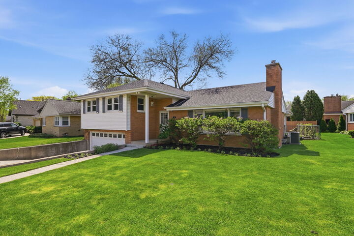 Property Photo:  389 Michael John Drive  IL 60068 