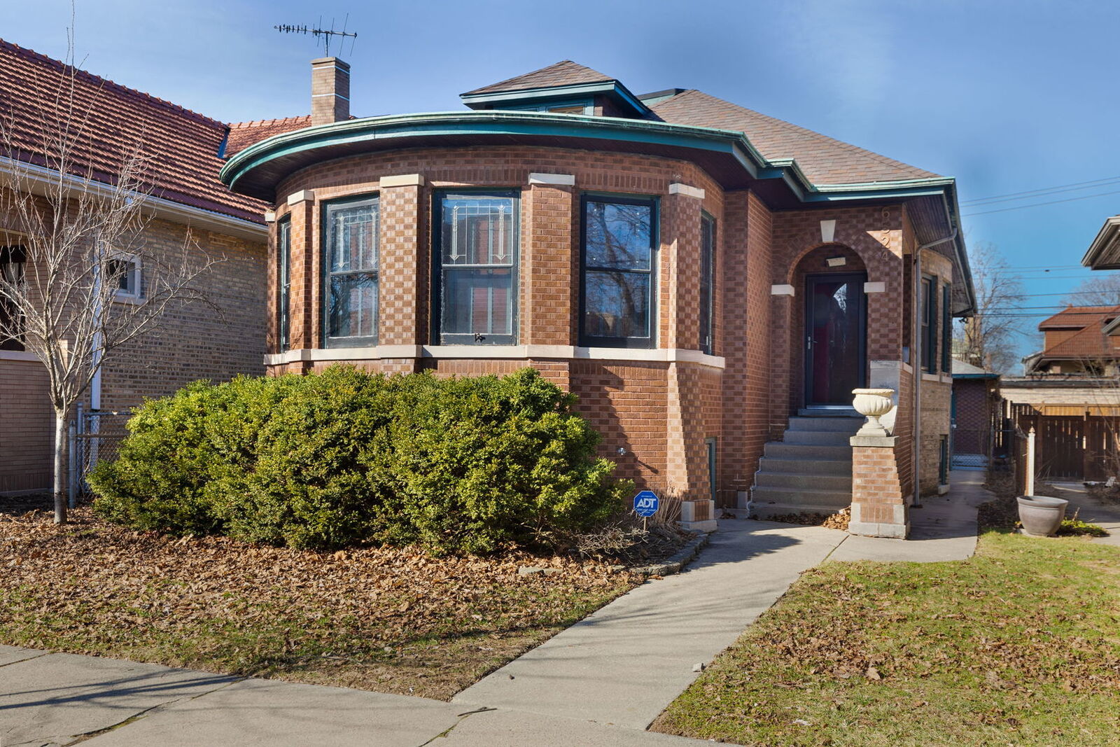 Property Photo:  6524 N Campbell Avenue  IL 60645 