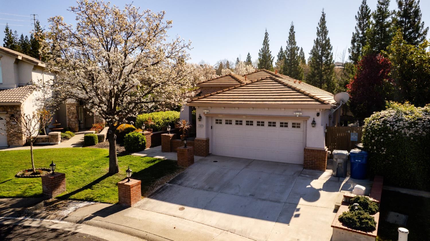 Property Photo: 639 Hillswick CA 95630