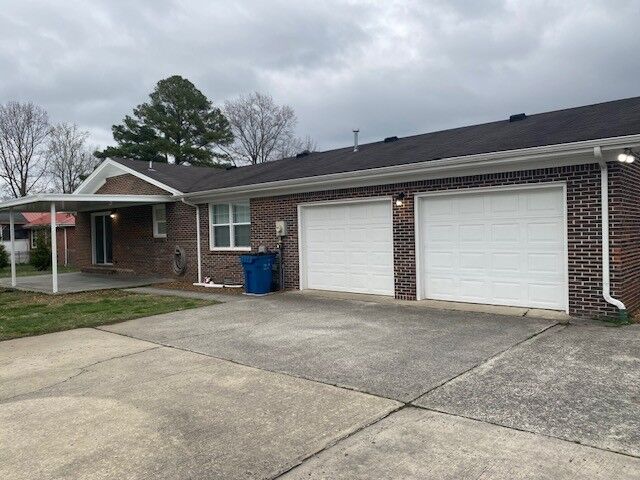 Property Photo:  607 Adams St  TN 37355 