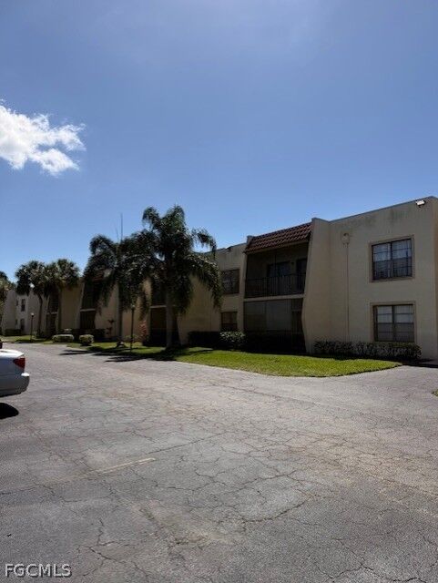 Property Photo:  12491 McGregor Boulevard 21  FL 33919 