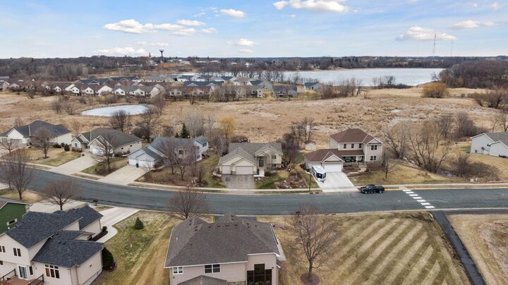 Property Photo:  1040 Preserve Boulevard  MN 55397 