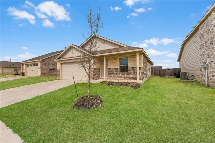 Property Photo:  340 Red Rock Trail  TX 76052 