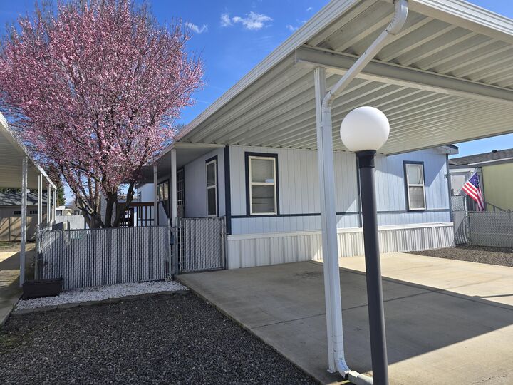 Property Photo: 3501 Avenue C Spc 19 OR 97503