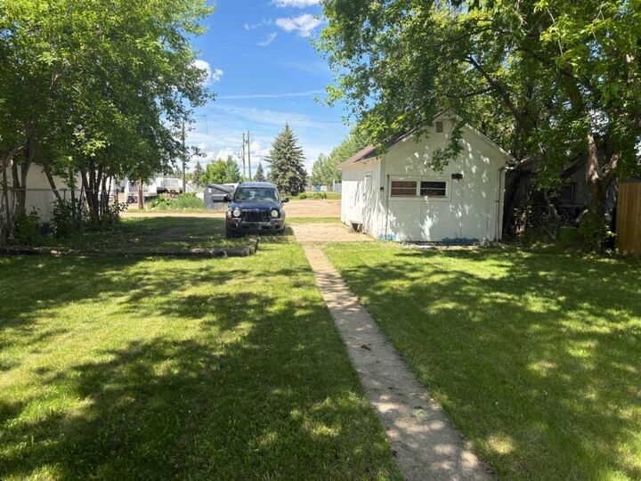 Property Photo:  5310 46 Avenue  AB T9X 1X8 