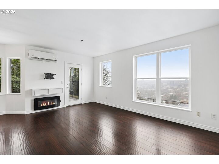 Property Photo: 423 NW Uptown Ter 1 B OR 97210