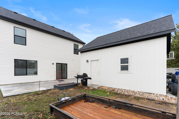 Property Photo:  2303 E Hawthorne Street  UT 84043 