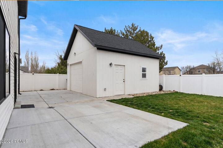 Property Photo:  2303 E Hawthorne Street  UT 84043 