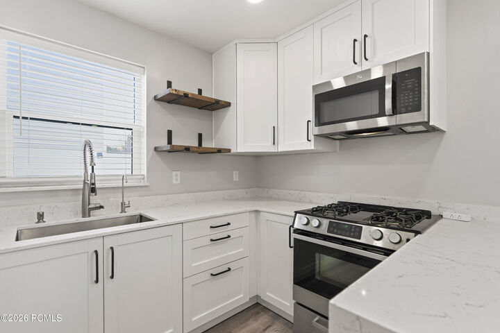 Property Photo:  2303 E Hawthorne Street  UT 84043 