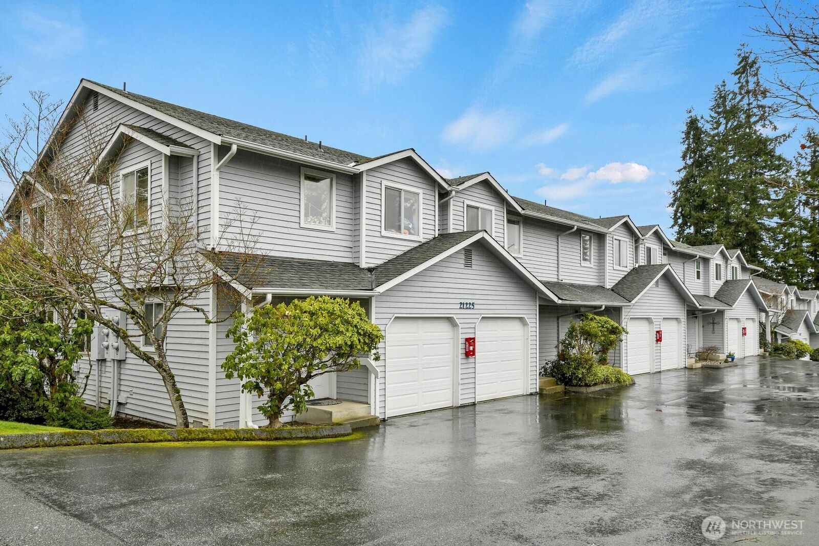 Property Photo:  21225  76th Avenue W A4  WA 98026 