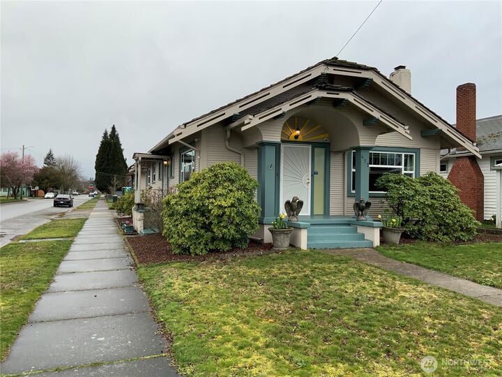 Property Photo:  415 S Oak Street  WA 98531 